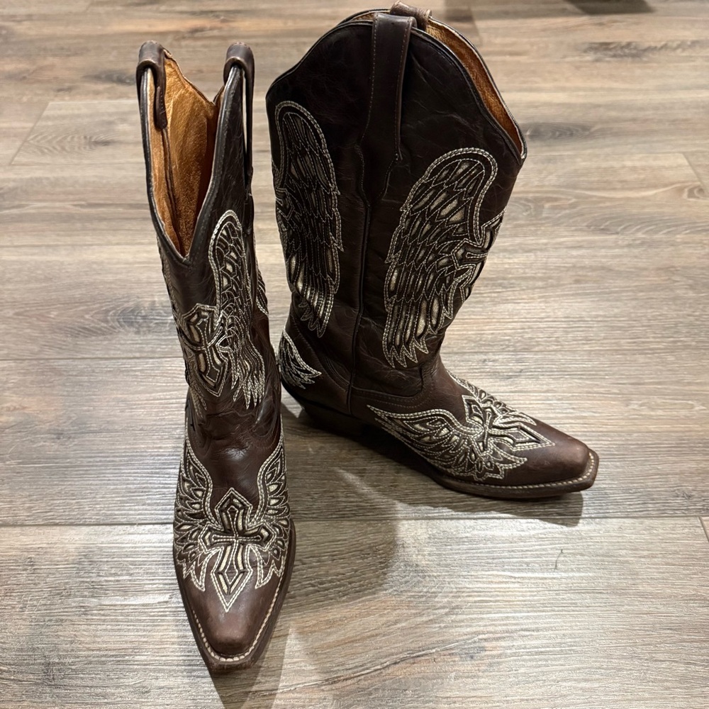El Dorado Women's Brown Embroidered Wing and Cross Boots